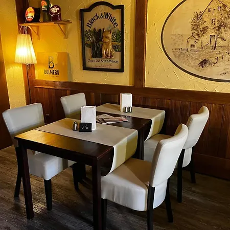 ホテル Henblas 3*