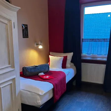 ホテル Henblas 3*