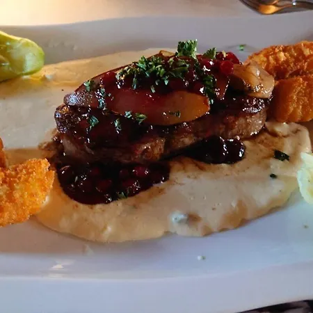 ホテル Henblas 3*