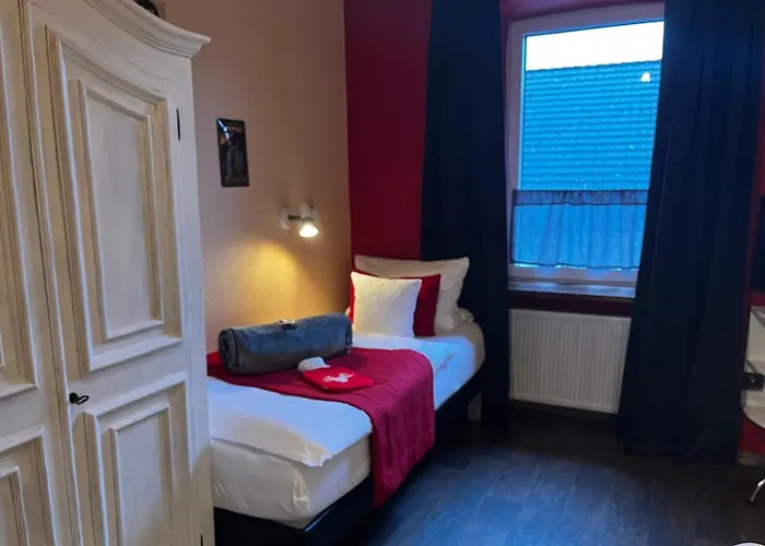 Отель Henblas 3*